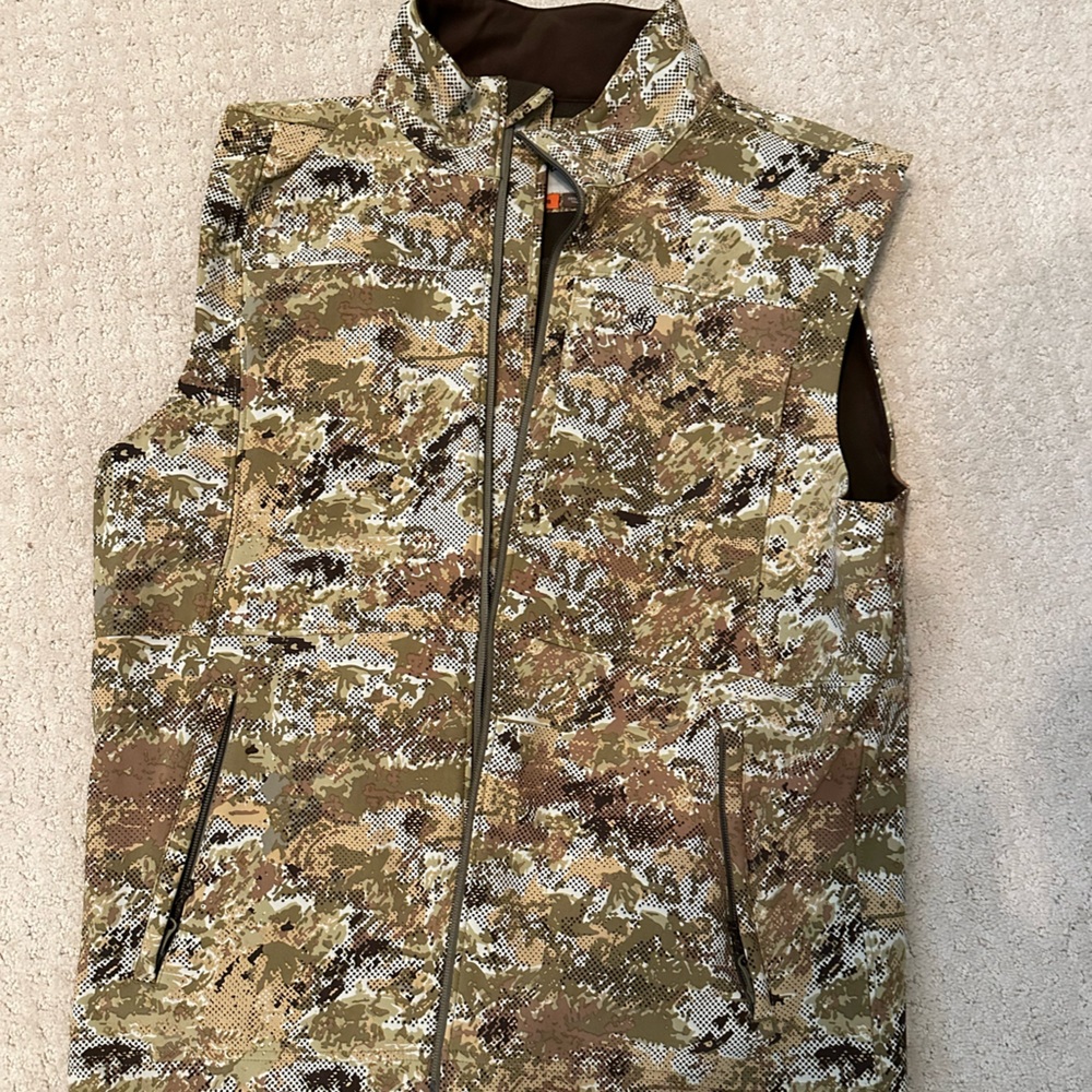 Duck camp soft shell vest medium
